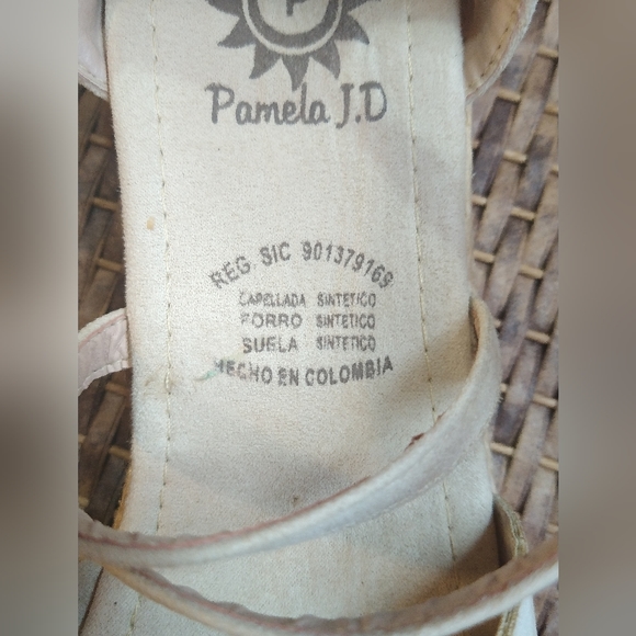 Colombian Sandals,size 7 , Beige - Picture 2 of 4